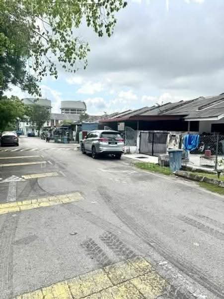 1-storey Terraced House for Sale in Bandar Mahkota Banting (Tanjong Duabelas) - Dennix Chin - Exterior - PropertyGuru.com.my