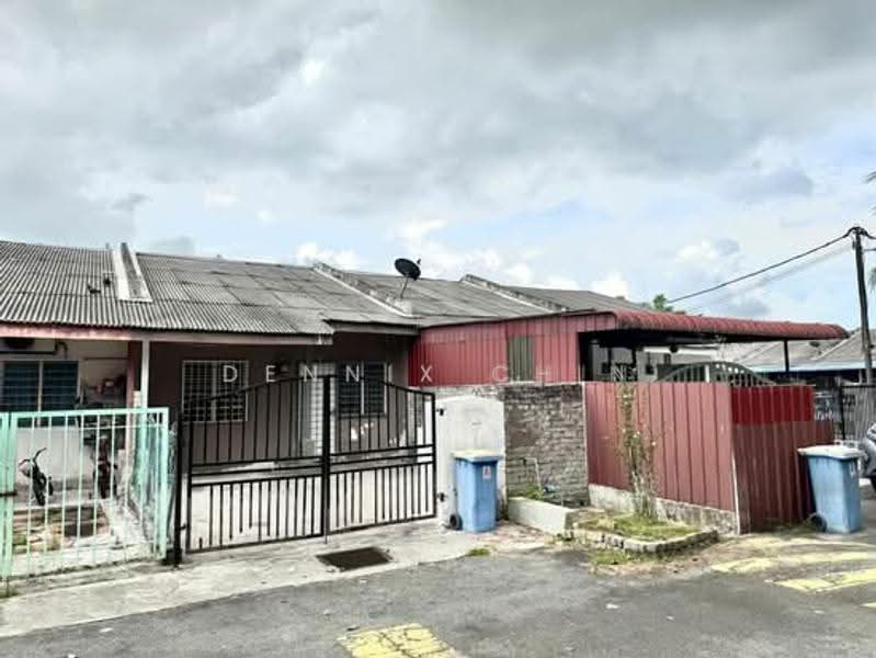 1-storey Terraced House for Sale in Bandar Mahkota Banting (Tanjong Duabelas) - Dennix Chin - Exterior - PropertyGuru.com.my