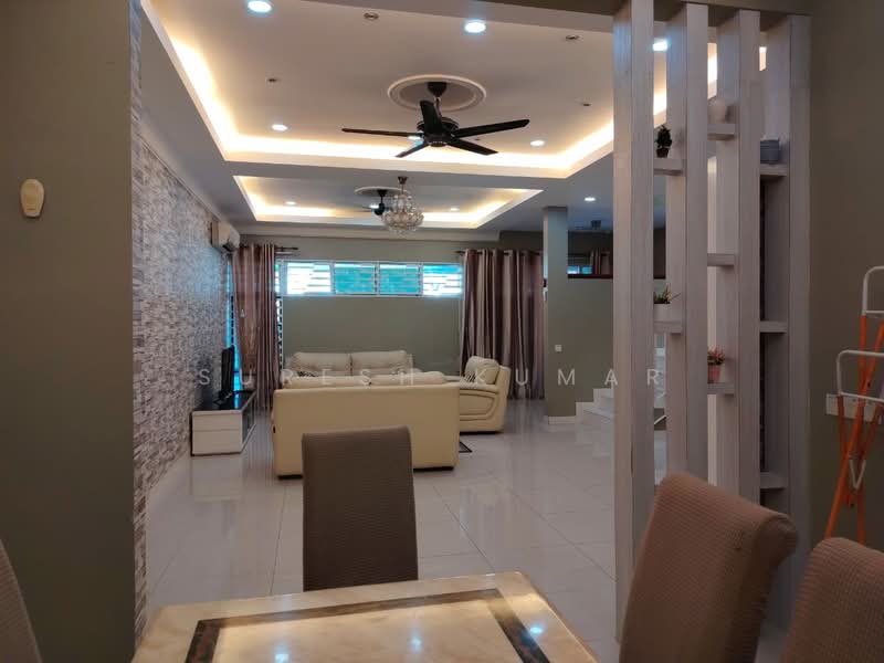 Rumah Teres 2 Tingkat untuk Disewa di Bandar Saujana Putra (Tanjong Duabelas) - Suresh Kumar - Living Room - PropertyGuru.com.my