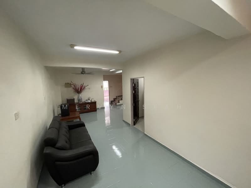3-storey Terraced House for Sale in Sungai Ara (Penang) - Mervyn Seah - Living Room - PropertyGuru.com.my