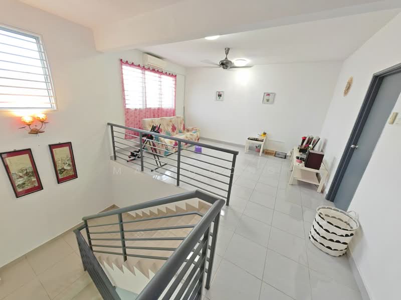 Rumah Teres 3 Tingkat untuk Dijual di Taman Semenyih Mewah (Semenyih) - Mac Chong - Living Room - PropertyGuru.com.my