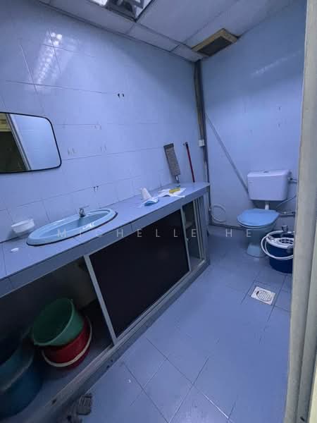 Kedai / Pejabat untuk Disewa di Taman Pelangi (Johor Bahru) - Michelle He - Bathroom - PropertyGuru.com.my