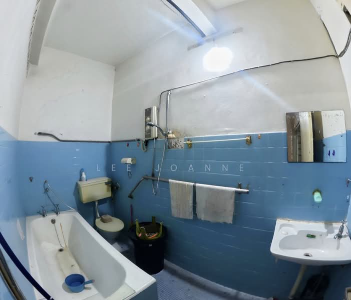 2-storey Terraced House for Sale in Seksyen 17 (Petaling Jaya) - Lee Joanne - Bathroom - PropertyGuru.com.my