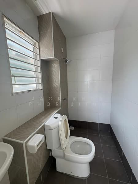 Semi-Detached House for Sale in Setia Impian (Setia Alam) - Jack Khor Phor Jiing - Bathroom - PropertyGuru.com.my