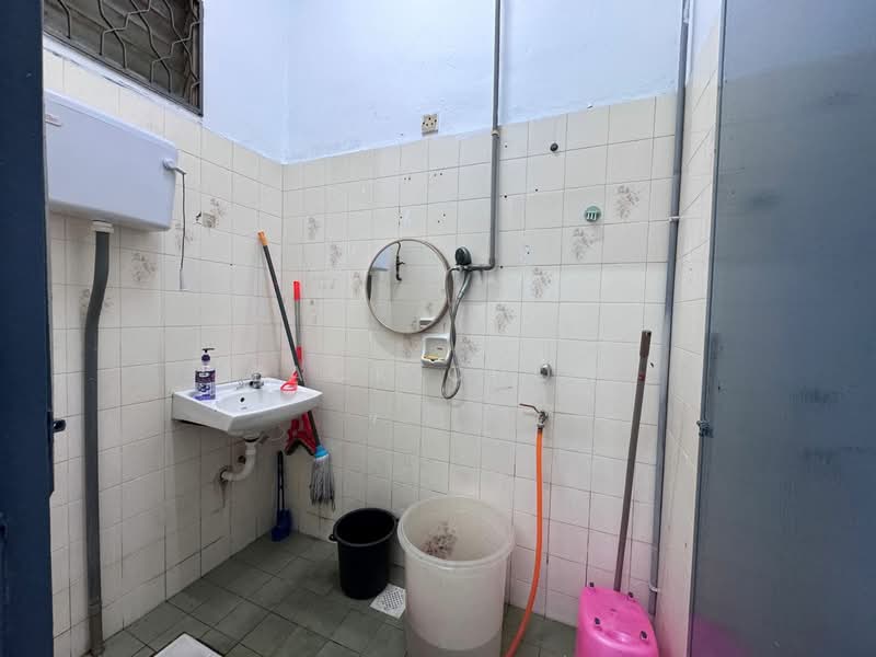 1-storey Terraced House for Sale in Taman Daya (Johor Bahru) - Zack Chow - Bathroom - PropertyGuru.com.my