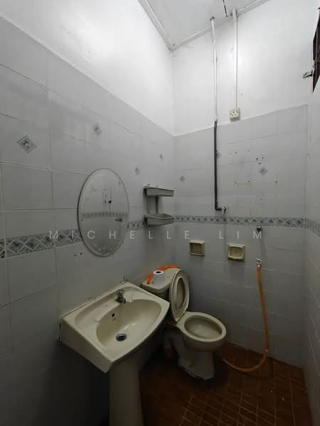 1-storey Terraced House for Sale in Taman Daya (Johor Bahru) - Michelle Lim - Bathroom - PropertyGuru.com.my