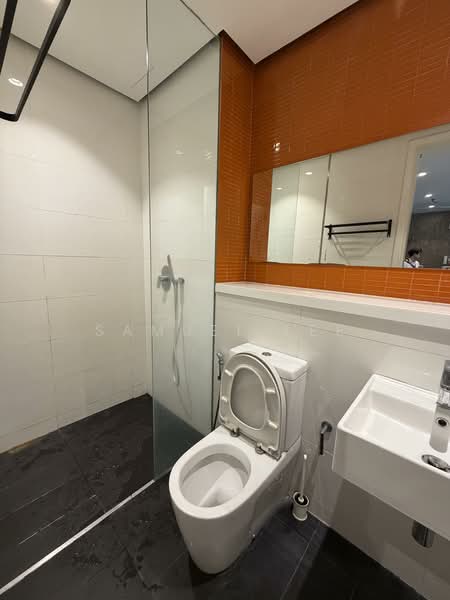 Servis Apartment untuk Disewa di Arcoris SOHO - Samuel Lee - Bathroom - PropertyGuru.com.my