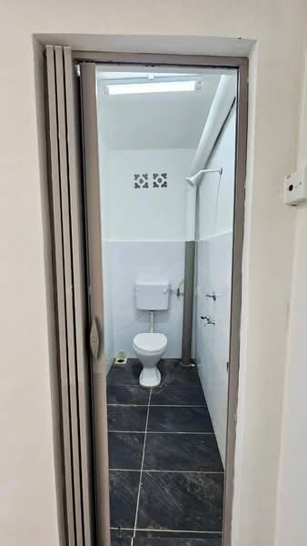 Rumah Teres 2 Tingkat untuk Dijual di Taman Johor Jaya (Johor Bahru) - Kino Jaw - Bathroom - PropertyGuru.com.my