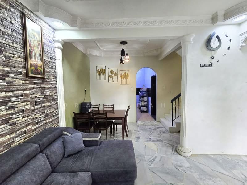 2-storey Terraced House for Sale in Bukit Kemuning (Shah Alam) - Noraini Dahan - Living Room - PropertyGuru.com.my