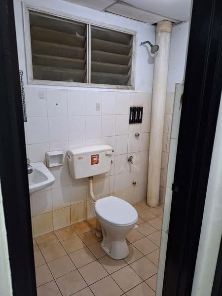 Kondominium untuk Dijual di Idaman Sutera - Noraini Dahan - Bathroom - PropertyGuru.com.my