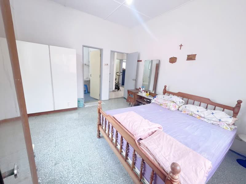 Bungalow for Rent in Seksyen 17 (Petaling Jaya) - Felix Wong - Bedroom - PropertyGuru.com.my