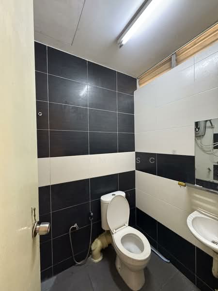 1-storey Terraced House for Sale in Taman Inderawasih (Perai) - Sammi SC - Bathroom - PropertyGuru.com.my