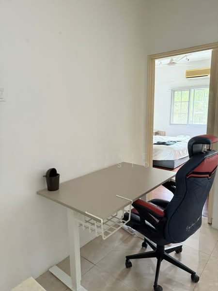 Kondominium untuk Disewa di Menara Mutiara - Valerie Arnesto - Study Table - PropertyGuru.com.my