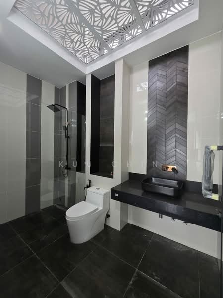 Semi-Detached House for Rent in Setia Tropika (Johor Bahru) - Kuu Chin - Bathroom - PropertyGuru.com.my