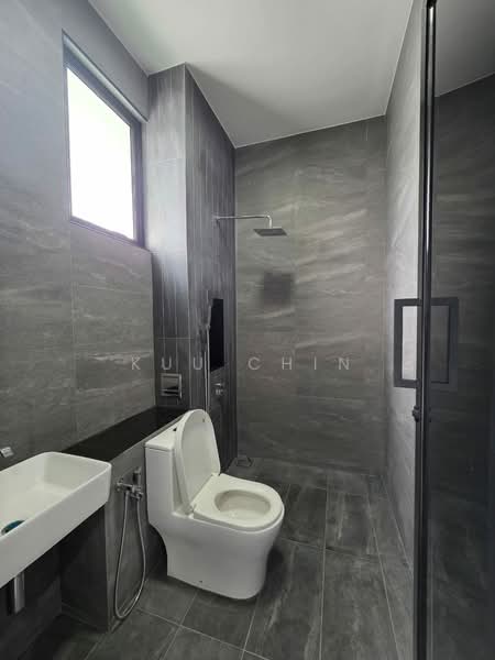 Semi-Detached House for Rent in Setia Tropika (Johor Bahru) - Kuu Chin - Bathroom - PropertyGuru.com.my