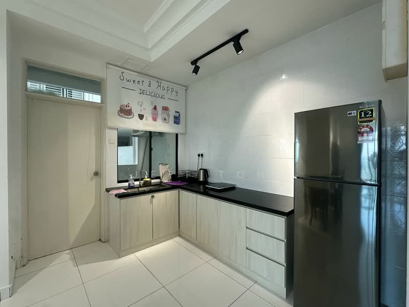 Service Residence for Sale at The Platino Serviced Apartment - Jeff Toh - Kitchen - PropertyGuru.com.my