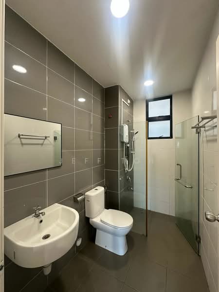 Service Residence for Sale at The Platino Serviced Apartment - Jeff Toh - Master Bathroom - PropertyGuru.com.my