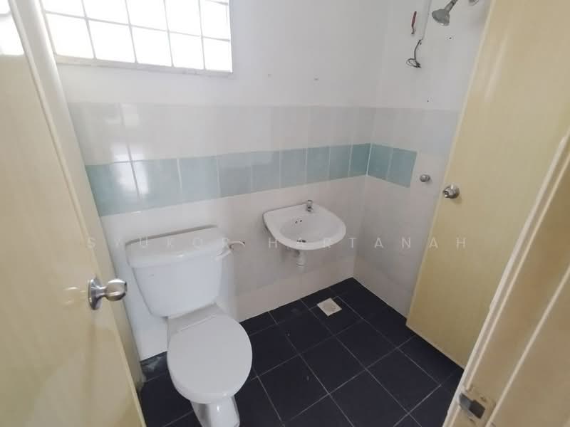 2-storey Terraced House for Sale in Saujana Utama (Selangor) - Syukor Hartanah - Bathroom - PropertyGuru.com.my