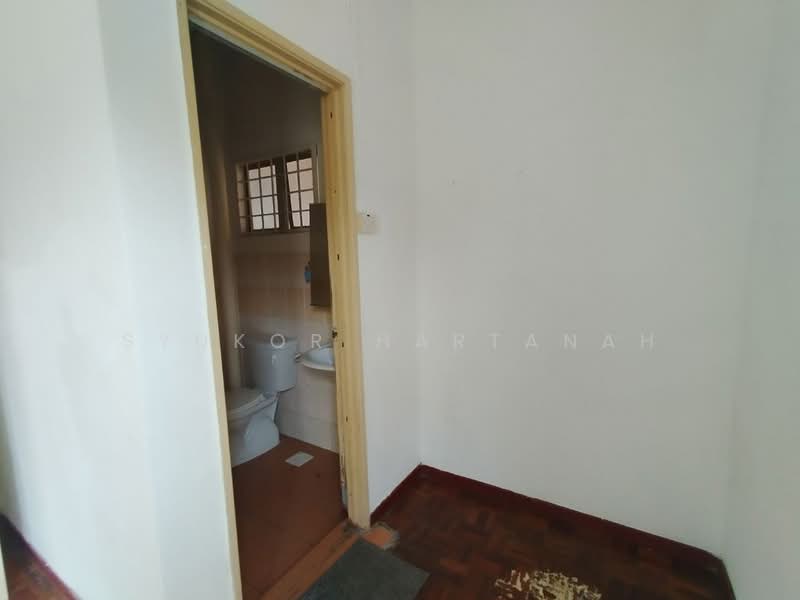 2-storey Terraced House for Sale in Saujana Utama (Selangor) - Syukor Hartanah - Bathroom - PropertyGuru.com.my
