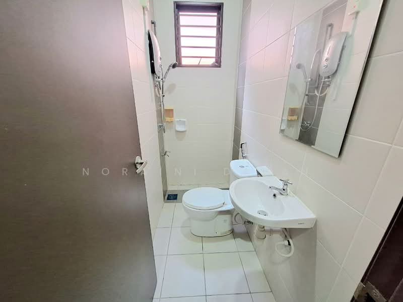 2-storey Terraced House for Sale in Alam Impian (Shah Alam) - Noraini Dahan - Bathroom - PropertyGuru.com.my