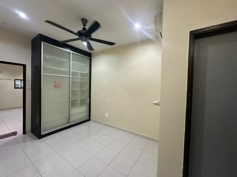 1-storey Terraced House for Sale in Bandar Putra Kulai (Kulai) - Jeff Toh - Master Bedroom - PropertyGuru.com.my