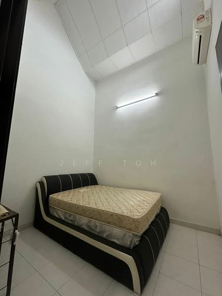 1-storey Terraced House for Sale in Bandar Putra Kulai (Kulai) - Jeff Toh - Bedroom 1 - PropertyGuru.com.my