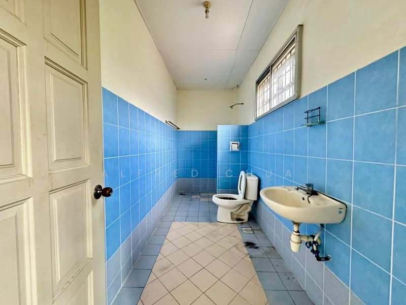 2-storey Terraced House for Sale in Matang (Kuching) - Alfred Chua - Bathroom - PropertyGuru.com.my