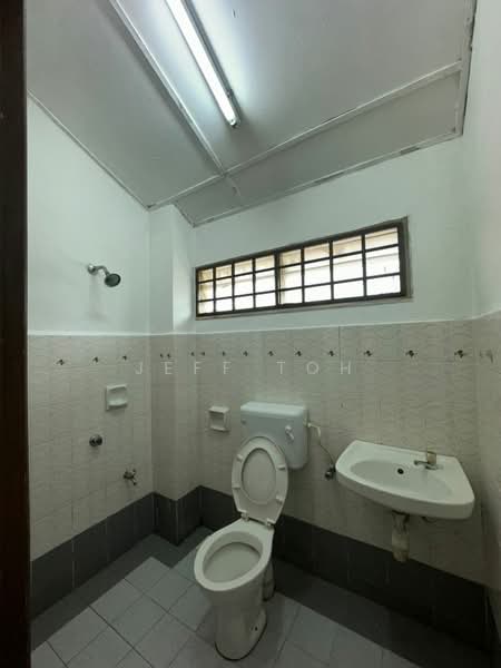 Rumah Teres 2 Tingkat untuk Dijual di Kulai (Johor) - Jeff Toh - Bathroom 1 - PropertyGuru.com.my