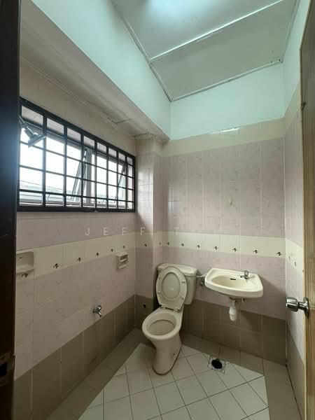 Rumah Teres 2 Tingkat untuk Dijual di Kulai (Johor) - Jeff Toh - Master Bathroom - PropertyGuru.com.my