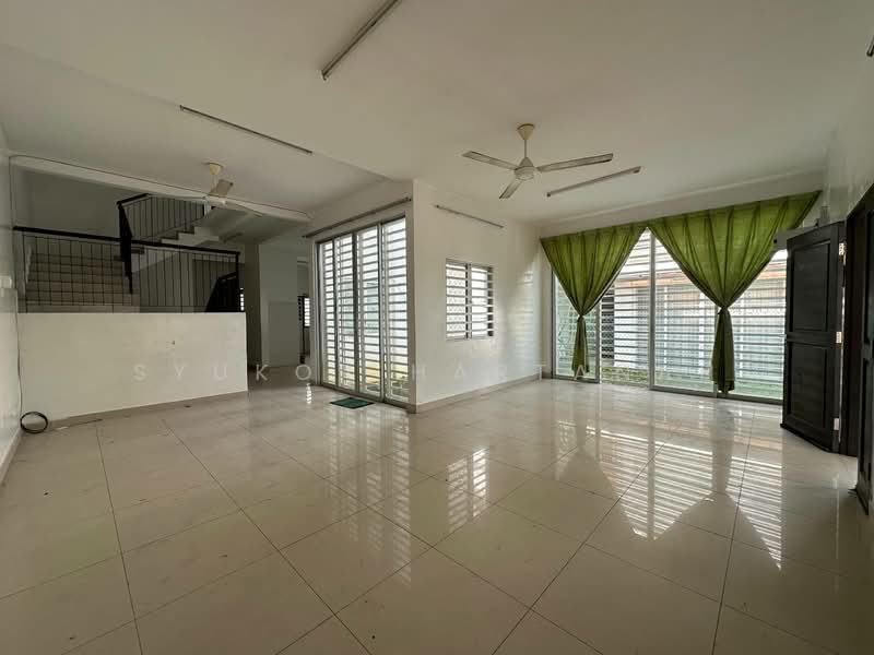 2-storey Terraced House for Sale in Shah Alam (Selangor) - Syukor Hartanah - Living Room - PropertyGuru.com.my