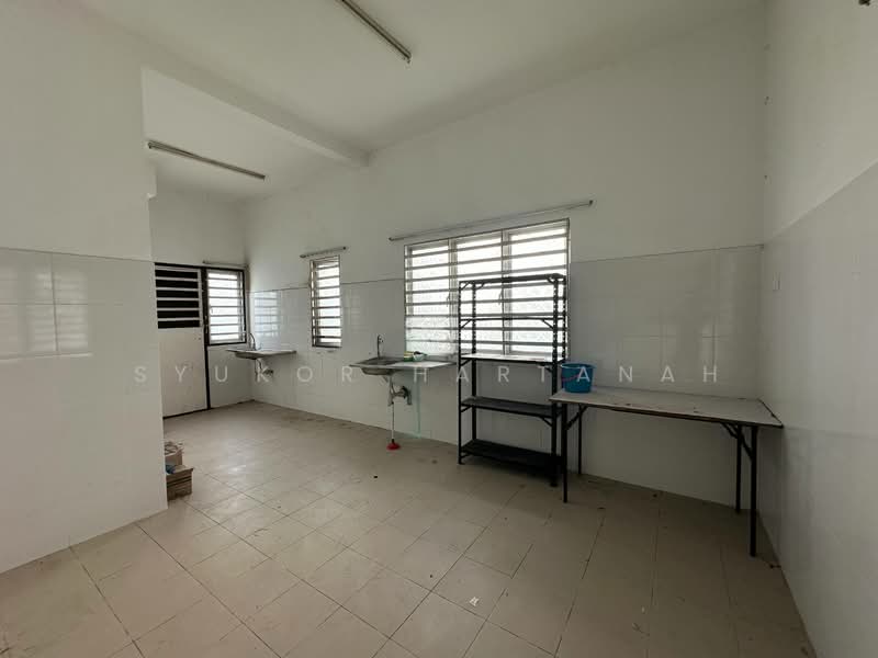 2-storey Terraced House for Sale in Shah Alam (Selangor) - Syukor Hartanah - Kitchen - PropertyGuru.com.my