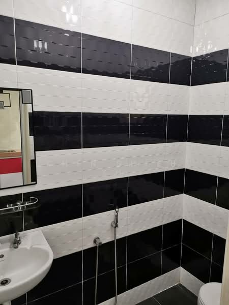 2-storey Terraced House for Sale in Bandar Seri Alam (Masai) - Chen Shieh Yu - Bathroom - PropertyGuru.com.my