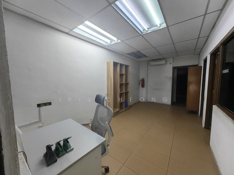Rumah Teres 2 Tingkat untuk Dijual di Ipoh (Perak) - Iris Cheong - Ground floor open office space - PropertyGuru.com.my