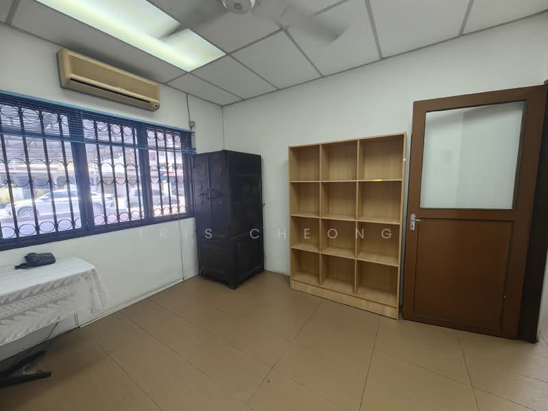 Rumah Teres 2 Tingkat untuk Dijual di Ipoh (Perak) - Iris Cheong - Ground Floor room 2 - PropertyGuru.com.my
