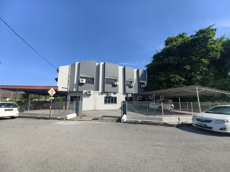 Rumah Teres 2 Tingkat untuk Dijual di Ipoh (Perak) - Iris Cheong - Spacious covered car park and driveway - PropertyGuru.com.my