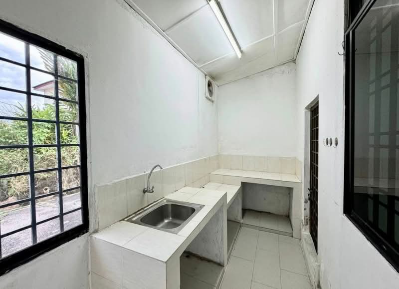 2-storey Terraced House for Sale in Senai (Kulai) - Jeff Toh - Kitchen - PropertyGuru.com.my