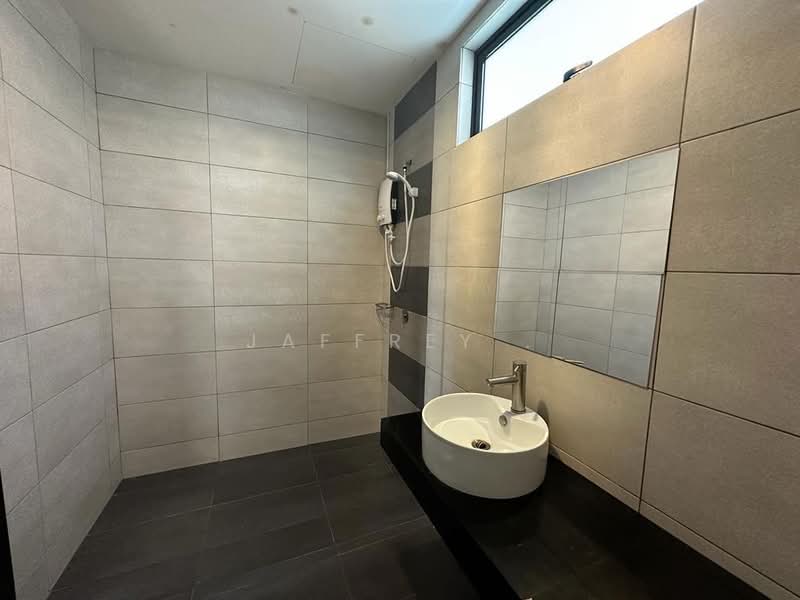 Service Residence for Sale at Molek Regency - Jaffrey . - PropertyGuru.com.my