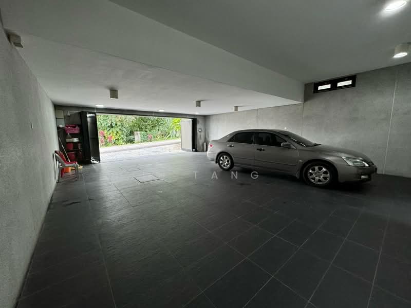 Rumah Banglo untuk Dijual di Taman Kolam Air (Johor Bahru) - JH Tang - Car Park - PropertyGuru.com.my