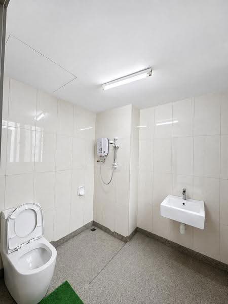 Kediaman Servis untuk Dijual di The Promenade - Amy Toh - Bathroom - PropertyGuru.com.my
