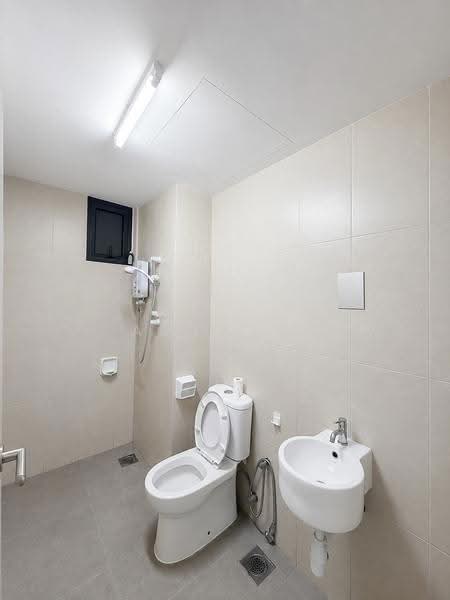 Kediaman Servis untuk Dijual di The Promenade - Amy Toh - Bathroom - PropertyGuru.com.my