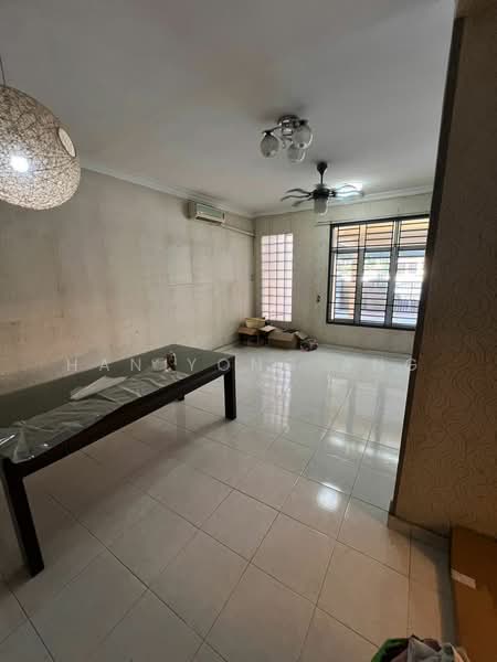 Rumah Teres 2 Tingkat untuk Dijual di Taman Mutiara Rini (Skudai) - Han Yong Ang - Living Room - PropertyGuru.com.my