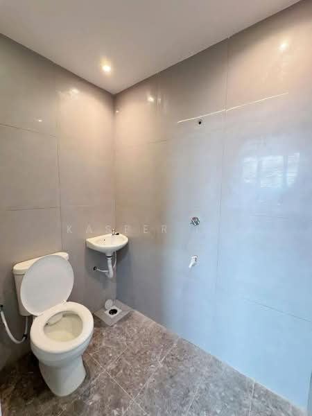 Rumah Teres 2 Tingkat untuk Dijual di Taman Johor Jaya (Johor Bahru) - Kasper Lee - Bathroom - PropertyGuru.com.my