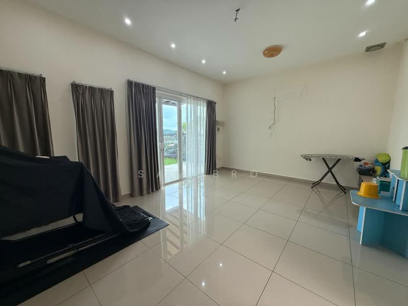 Semi-Detached House for Sale in Taman Sunrise (Kluang) - Sam Bro - Living Room - PropertyGuru.com.my