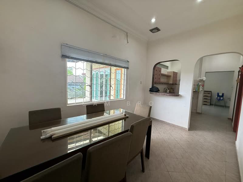 Semi-Detached House for Sale in Taman Sunrise (Kluang) - Sam Bro - Dining Room - PropertyGuru.com.my