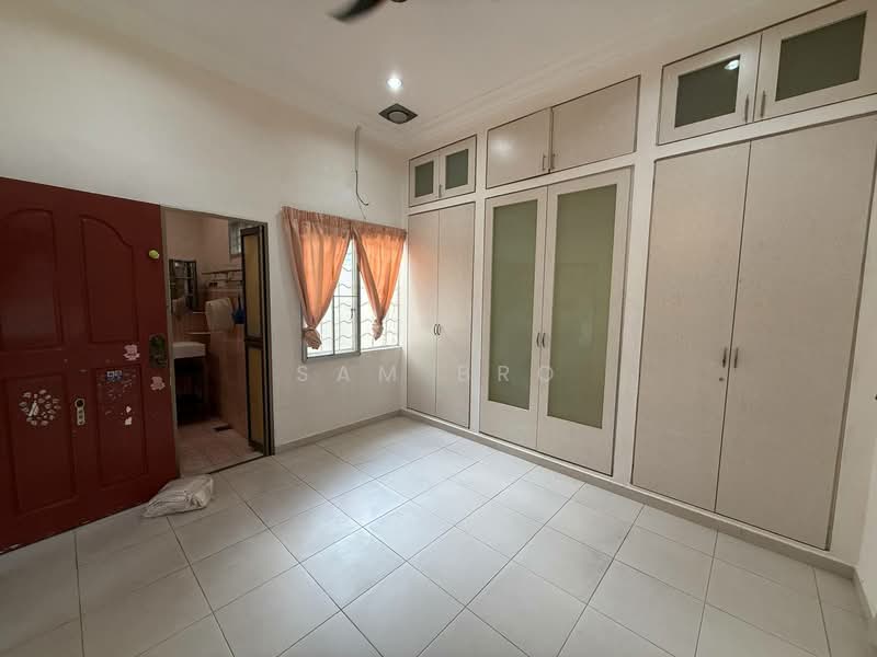 Semi-Detached House for Sale in Taman Sunrise (Kluang) - Sam Bro - Bedroom - PropertyGuru.com.my