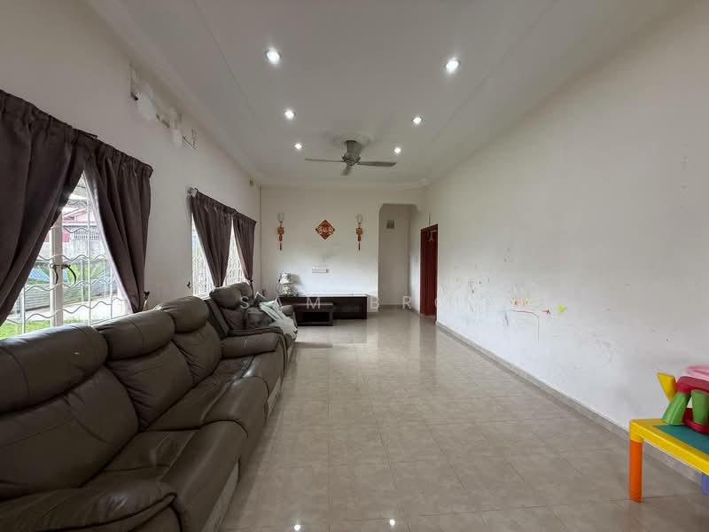 Semi-Detached House for Sale in Taman Sunrise (Kluang) - Sam Bro - Living Room - PropertyGuru.com.my