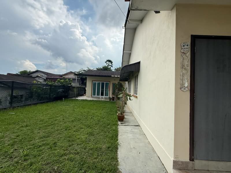 Semi-Detached House for Sale in Taman Sunrise (Kluang) - Sam Bro - Exterior - PropertyGuru.com.my