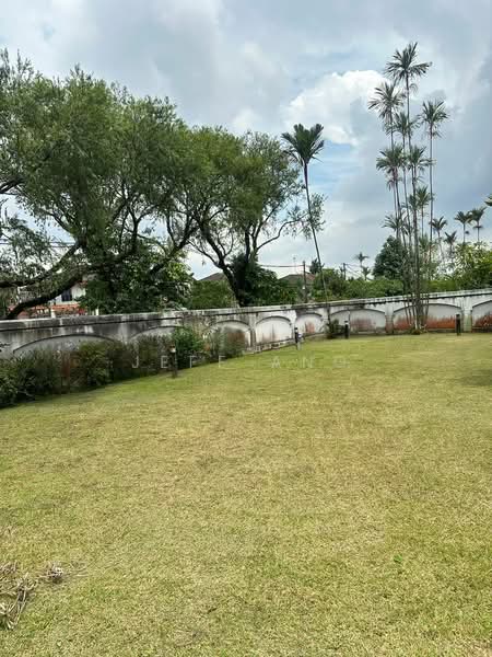 Bungalow for Sale in Taman Perling (Perling) - Jeff Ang - Garden - PropertyGuru.com.my