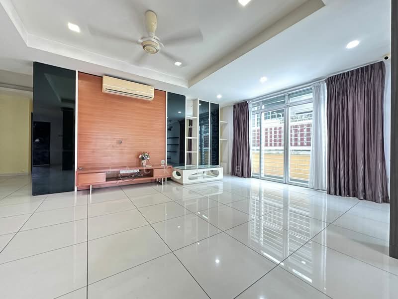 Rumah Teres 2 Tingkat untuk Dijual di Kota Emerald (Rawang) - Jack Cheng - Living Room - PropertyGuru.com.my