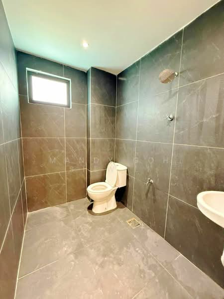 Flat for Sale at Flat Bandar Selesa Jaya @ Jalan Silat Gayong - Mandy Goh Siew Li - Bathroom - PropertyGuru.com.my